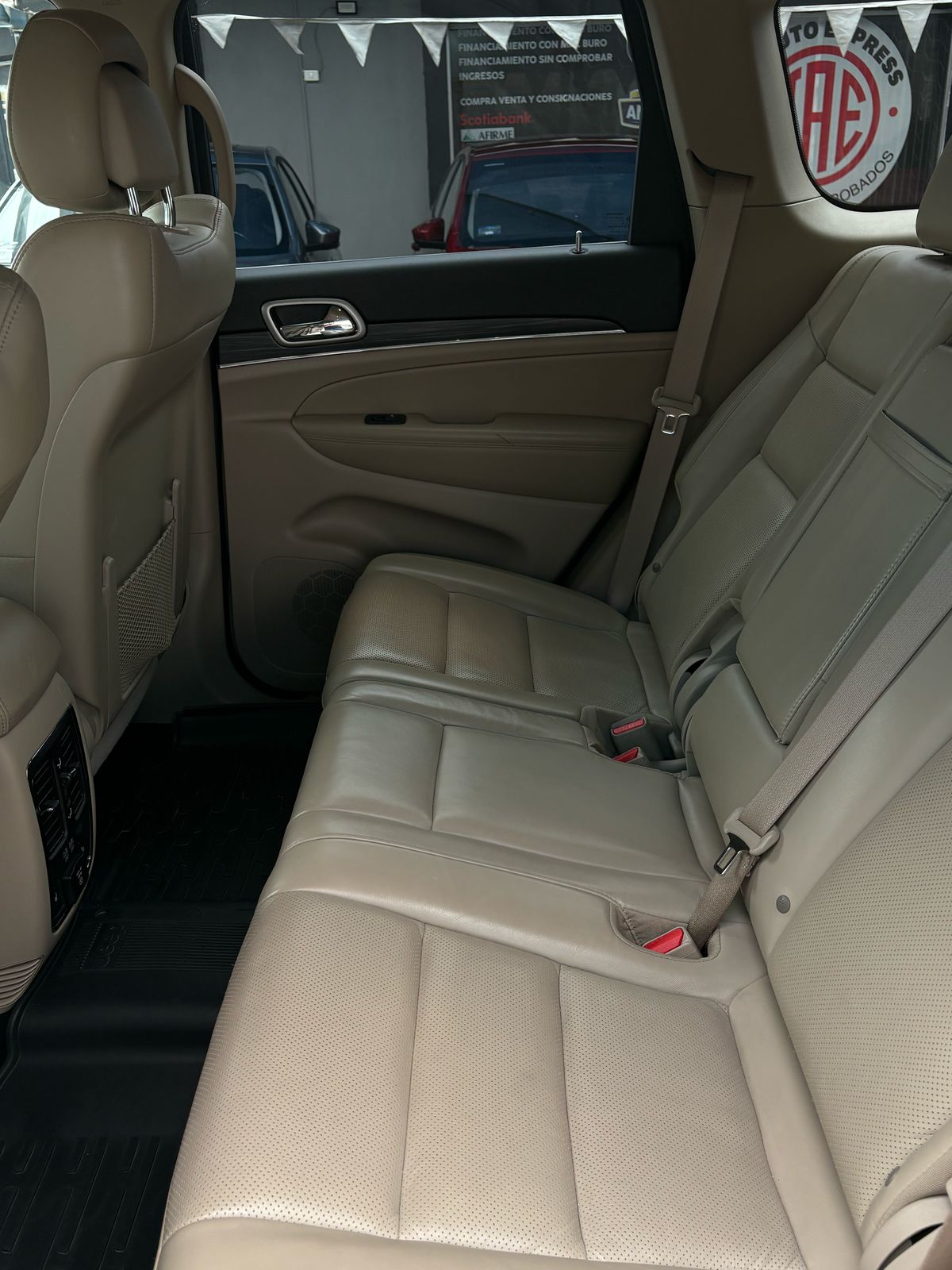 GRAND CHEROKEE