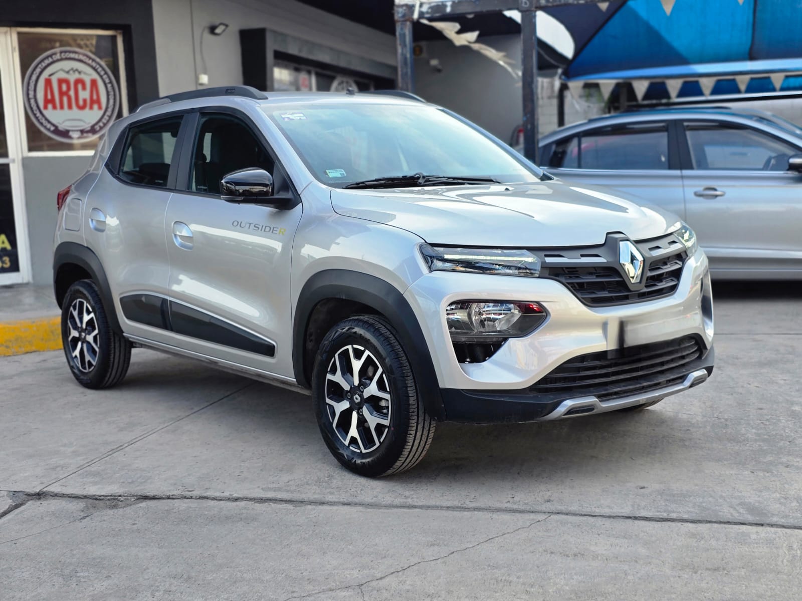 RENAULT KWID OUTSIDER